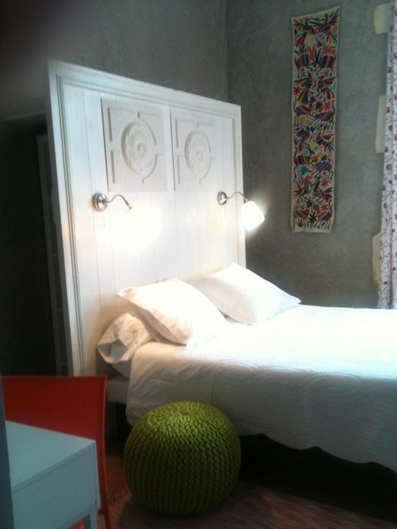 Chambres D'Hotes Logis De L'Astree Saint-Bris-des-Bois Стая снимка