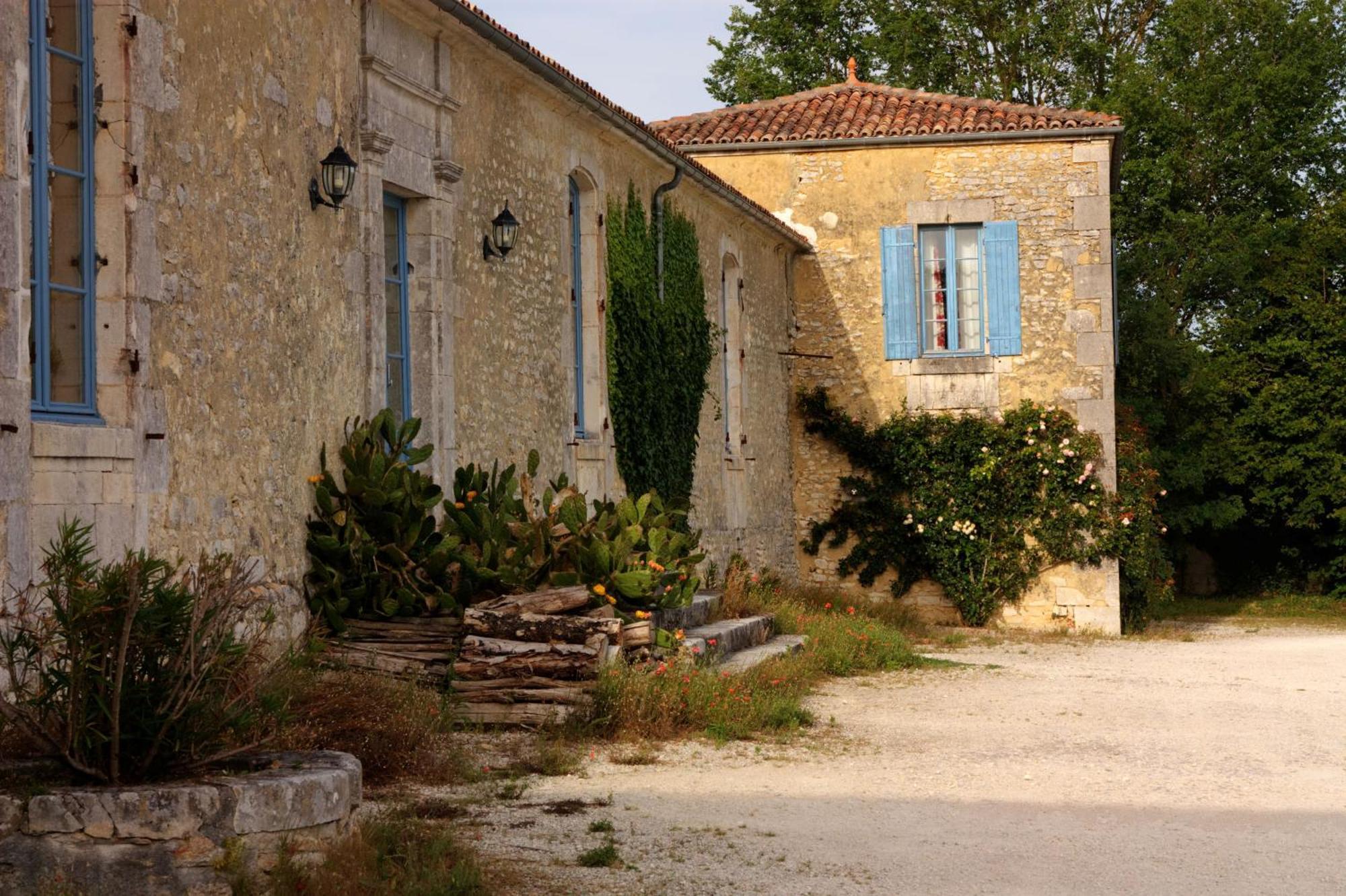 Chambres D'Hotes Logis De L'Astree Saint-Bris-des-Bois Екстериор снимка